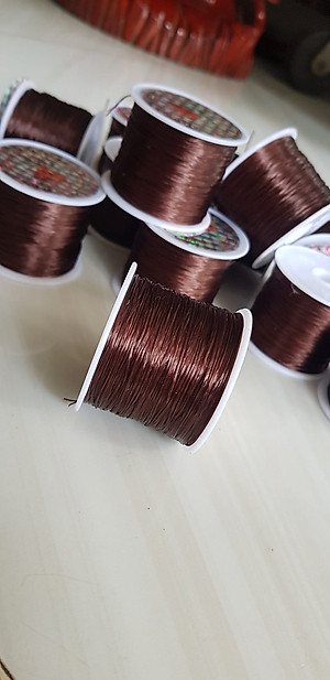 Cuộn Dây Thun CO GIÃN màu Nâu chuyên xỏ vòng đeo tay hạt chuỗi  Dây này là dây thun chuyên xỏ vòng chuỗi màu Nâu, có đủ màu Anh Chị đang đeo chuỗi muốn thay dây khác cho vòng thì đặt cuộn Thun chỉ này nhé
