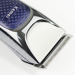 Tông đơ cắt tóc dành cho gia đình và salon Kemei KM-5020 có thể điều chỉnh lưỡi cắt có 2 mức tốc độ, cắt tóc trẻ em và người lớn đều được