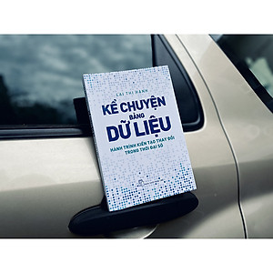 Sách Kể chuyện bằng dữ liệu - Hành trình kiến tạo thay đổi trong thời đại số