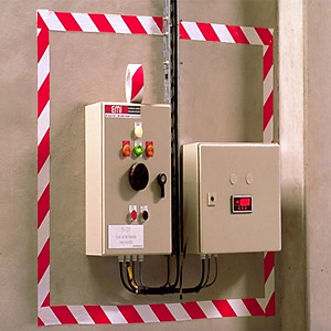 Băng keo dán nền cảnh báo 3M 767 50mm x 33m (Đỏ sọc trắng)