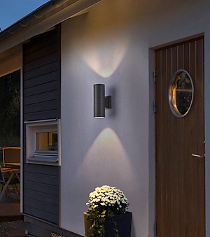 Đèn LED gắn tường CANI kiểu dáng hiện đại, sang trọng.