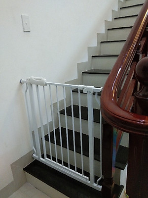 Thanh chắn cửa/ cầu thang Umoo Không cần Khoan đục, hàng nhập khẩu chính hãng, an toàn cho Bé