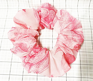 Cột tóc scrunchies màu hồng hoa size trung
