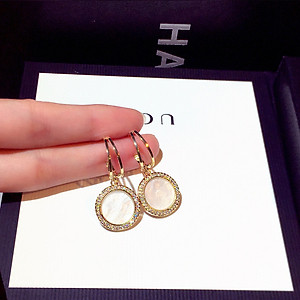 Bông tai titan tròn đính đá cẩn xà cừ sang trọng