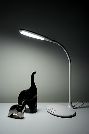 Đèn bàn học Rạng Đông đèn bàn LED cảm ứng Model RD-RL-21.LED