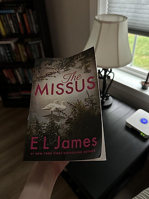 Sách The Missus (Mister & Missus, 2)