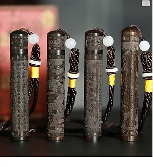 Hộp Quẹt Điện Thổi Chiết Hỏa Từ Kiểu Phim Kiếm Hiệp Độc Đáo Chạm Khắc Tinh Xảo, Bật Lửa Thổi Chiết Hỏa Tử Gỗ Đàn Hương Kèm Cáp Sạc