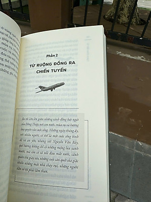 (Bìa mềm, Tặng kèm Bookmark, Postcard) CÁNH CHIM BẤT TỬ - Câu chuyện về người phi công huyền thoại Nguyễn Văn Bảy - Waka