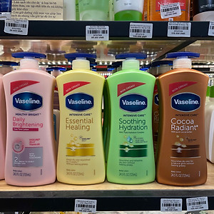 Sữa dưỡng thể Vaseline Intensive Care Essential Healing Lotion 725ml Vàng Mẫu mới