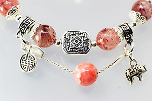 Vòng tay phong thủy Thạch anh dâu tây mix đá Đào hoa cho mạng Hỏa - Thổ, đá thiên nhiên AAAA