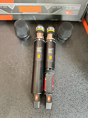 Micro Không Dây KMC 9 - Tích Hợp,Dò Sóng - Tăng Giảm Âm Lượng - Hút Giong,Hát Nhẹ,Giọng Mềm,Chống Hú Tốt - Chuyên Karaoke Gia Đình - Hàng Nhập Khẩu