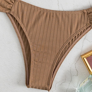 Bikini đồ bơi nữ 2 mảnh dây đeo cổ Bassi tam giác quần lọt khe