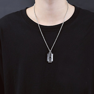 Vòng cổ lưỡi lam titan