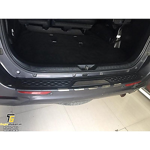 Ốp chống trầy bậc cốp ngoài Toyota Fortuner 2017-2021 - nhựa ABS cao cấp