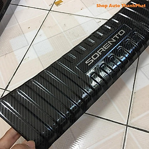 Ốp cốp Carbon Kia Sorento 2021 chất liệu cao cấp, chống trầy xước cốp