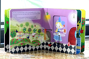 Sách Tương Tác - Sách Chuyển Động - First Stories - Alice In Wonderland - Alice Ở Xứ Sở Diệu Kỳ