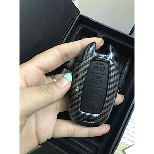 Ốp chìa khoá, bao chìa khóa xe Hyundai Accent 2021-2022 loại 4 nút vân Carbon