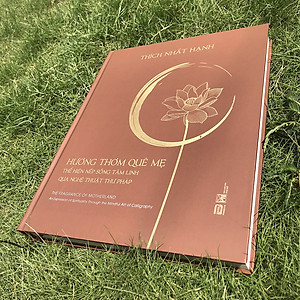 Sách Hương Thơm Quê Mẹ - Thể Hiện Nếp Sống Tâm Linh Qua Nghệ Thuật Thư Pháp (Thiền Sư Thích Nhất Hạnh)(Bìa Cứng)