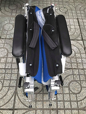 Xe Lăn Hợp Kim Nhôm Du Lịch Siêu Nhẹ Lucass X63L - màu ngẫu nhiên