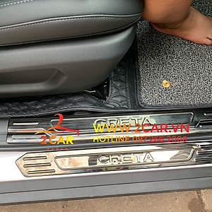 Ốp bậc cửa, nẹp bước chân trong, ngoài xe Hyundai Creta 2022- 2023 chất liệu Titan cao cấp