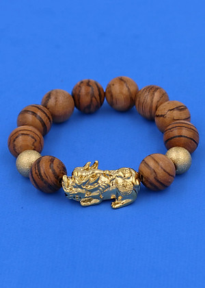 Chuỗi tay Gỗ Huỳnh Đàn 15 ly - Vòng tay Tỳ Hưu inox vàng VGHUDTHHBV15 - Vòng đeo tay size lớn, phù hợp cho nam