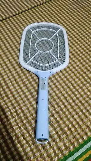 Vợt bắt muỗi  , thông minh ,  tay cầm chống trượt , chống giặt , an toàn ,hiệu quả , độ bền cao 