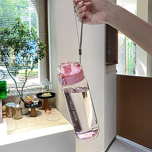 Bình Đựng Nước Nhựa Trong Thể Thao HELLO WATER Cute Dễ Thương 780ml Có Vạch Chia Và Quai Xách 