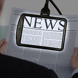 Kính lúp cao cấp để bàn đọc sách, đọc điện thoại Magnipros 1819+CP (4X, có đèn led chống chói và giảm mỏi mắt, có thể để bàn hoặc kẹp bàn)