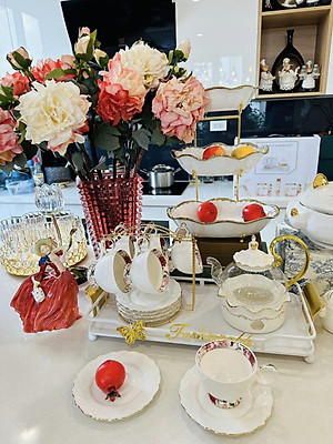 BỘ ẤM CHÉN PHA TRÀ  KÈM ĐẾ CHÂM NẾN  SỨ HÂM NÓNG MÀU TRẮNG VIỀN VÀNG CAO CẤP CAMELIA - ANTH451