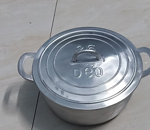 Nồi gang đúc bằng khuân sắt đường kính miệng 26 cm
