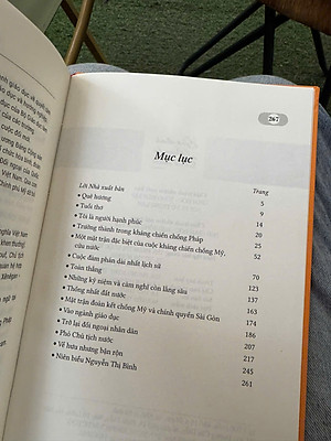 (Bìa cứng, tái bản 2025) HỒI KÝ GIA ĐÌNH – BẠN BÈ – ĐẤT NƯỚC – Nguyễn Thị Bình – NXB CTQGST