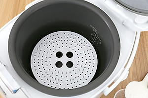 Nồi cơm điện tử Toshiba RC-18NTFV(W) (1.8 Lít) - HÀNG CHÍNH HÃNG