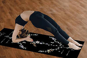 Thảm tập yoga du lịch cao cấp chính hãng Yvonne dày 1,5mm gấp gọn, bề mặt nhám, siêu bám, ưa mồ hôi, dễ vệ sinh, chất liệu cao su tự nhiên, kích thước 183cm x 66cm, nặng 1,2kg, foldable travel yoga mat with best grip,  anti-slipping surface