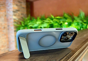 Ốp lưng cho iPhone 16 Pro , iPhone 16 Pro Max hiệu Likgus VALOR hỗ trợ sạc từ , lưng nhám viền màu có giá đỡ kim loại , chống sốc chống va dập thời trang cao cấp - Hàng chính hãng