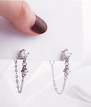 Bông tai đá kiểu dáng cá tính - vành tai tone trắng.