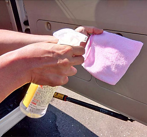 Dung dịch vệ sinh nội thất ô tô Nhật Bản