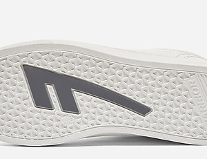 Giày thể thao nam đế êm nhẹ, thoáng khí đế cao su đúc, chống trơn trượt hạn chế mòn  – BEE GEE - GNA2032