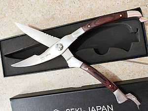 Kéo Cắt Xương Gà Vịt SeKi Nhật Bản, Cán 100% Gỗ Tự Nhiên chống trơn trược, Kéo cắt xương gà vịt chuyên nghiệp. Thép dày có lò xo bật nhảy giúp không mỏi tay