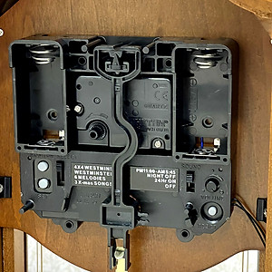 Đồng hồ để bàn Nhật Bản Rhythm CRJ717CR06 , Kt 24.0 x 32.5 x 12.5cm, 1.7kg Vỏ gỗ. Dùng Pin.