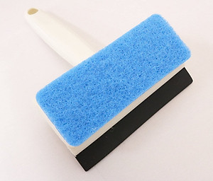 Bàn chải chà cửa kính, tường gạch men nhà tắm Kokubo có móc treo tiện dụng - Made in Japan