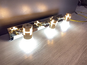 Đèn soi tranh - Đèn rọi gương LED POWE kiểu dáng sang trọng, tinh tế.