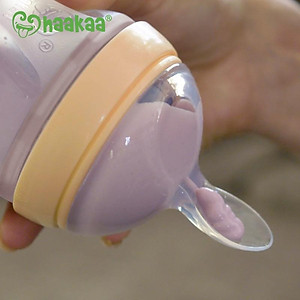 Bình thìa ăn dặm Gen.3 160ml Haakaa. Chất liệu silicone cao cấp, an toàn. Không chứa BPA, PVC và phthalate. Dễ dàng chuyển đổi thành Cốc hứng sữa, Bình sữa, Bình trữ sữa