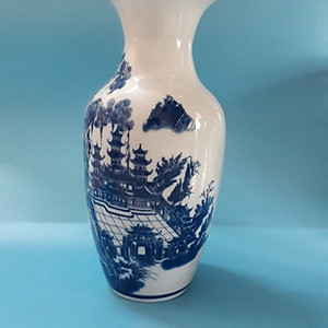 Lọ hoa gốm sứ - Lộc bình gốm sứ Bát Tràng  " Bình An Phú Quý"_Họa tiết chùa, công, mẫu đơn