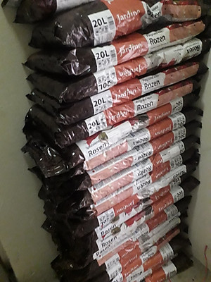 Đất trồng hoa hồng nhập khẩu Hà Lan Jardino Rosen