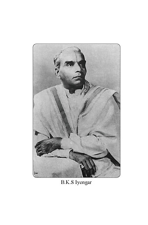 Sách YOGA Viên Ngọc Quý Của Nữ Giới - Vẻ Đẹp Thực Hành Và Chuyển Hóa Sâu Sắc