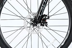 Xe đạp thể thao CALLI 1600 Pro Khung hợp kim nhôm cao cấp, có 2 kích cỡ lựa chọn phù hợp với người cao 1m44 trở lên