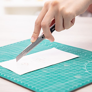 Dao rọc giấy Deli chất liệu kim loại với lưỡi thép SK5, 1 cái - 2058