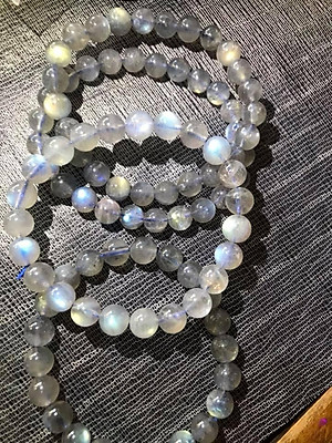 CHIẾC VÒNG TAY ĐÁ XÀ CỪ TỰ NHIÊN ÁNH SÁNG ĐẸP MÀU XANH XÀ CỪ NHẸ NHE 9MM NỮ MỆNH THỦY MỘC HỎA 