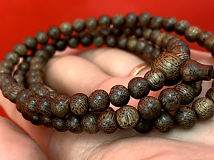 Vòng tay 108 hạt trầm hương thiên nhiên - Phi Long