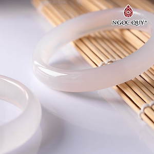 Vòng tay liền khối đá mã não trắng mệnh thủy kim - Ngọc Quý Gemstones